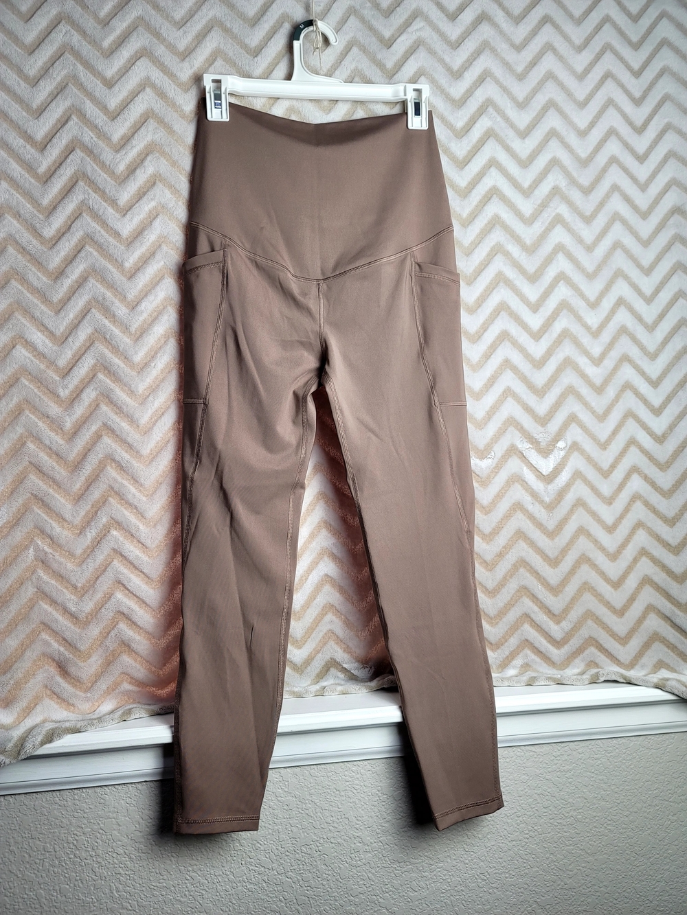Ingrid & Isabel Taupe High-Waist Pocket Leggings - Picture 2 of 5